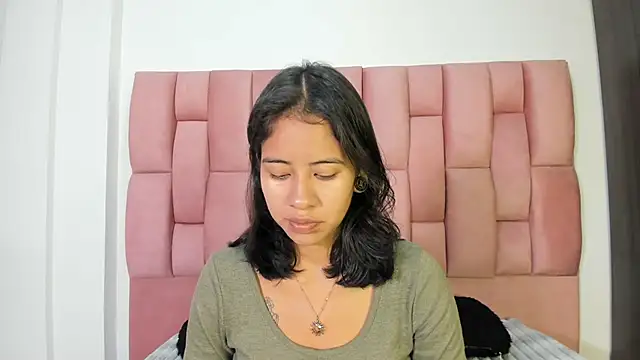 JuliKim  online show from 09-29-25, 01:06