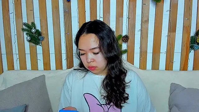 Snapshot of Kris_top_Lee chatting on 12-15-24, 01:57 Kris top Lee online show from 12-15-24, 01:57