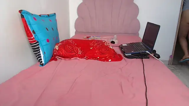 Snapshot of lady_hot2xx chatting on 09-26-25, 03:52 lady hot2xx online show from 09-26-25, 03:52