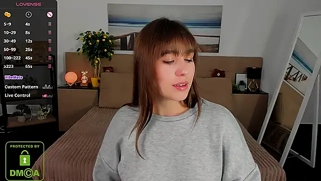 Snapshot of _Eliizabeth_ chatting on 03-08-25, 10:13 Eliizabeth online show from 03-08-25, 10:13