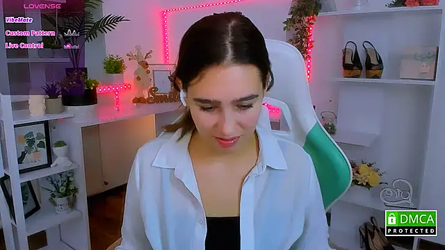  Eliizabeth  online show from 12-19-25, 10:45