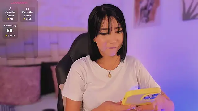 Snapshot of emma_woods_ chatting on 10-16-25, 07:55 emma woods online show from 10-16-25, 07:55