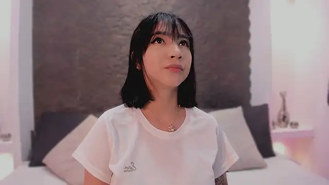 Snapshot of emma_woods_ chatting on 10-19-25, 12:30 emma woods online show from 10-19-25, 12:30