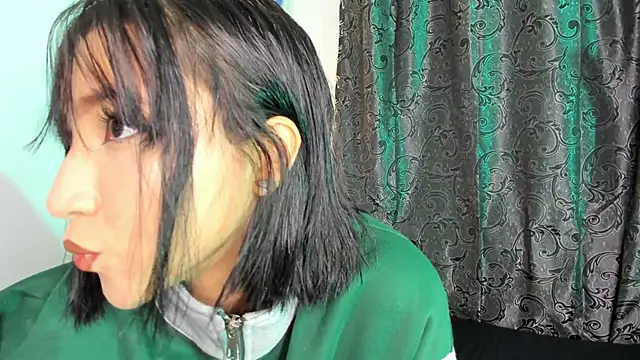 Snapshot of emma_woods_ chatting on 09-09-25, 02:43 emma woods online show from 09-09-25, 02:43