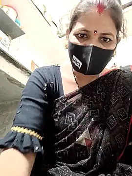 Snapshot of Riyaa-Devi chatting on 10-13-25, 05:47 Riyaa-Devi online show from 10-13-25, 05:47