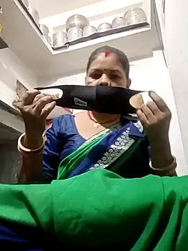 Snapshot of Riyaa-Devi chatting on 12-06-24, 04:22 Riyaa-Devi online show from 12-06-24, 04:22
