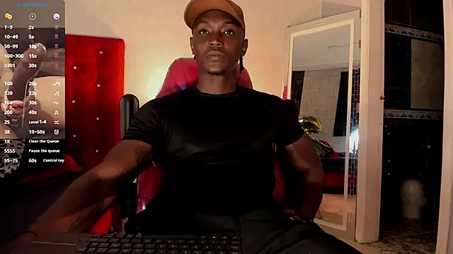Snapshot of DannSmmith chatting on 09-20-25, 03:33 DannSmmith online show from 09-20-25, 03:33