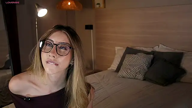 lua ferch   online show from 04-15-26, 01:04