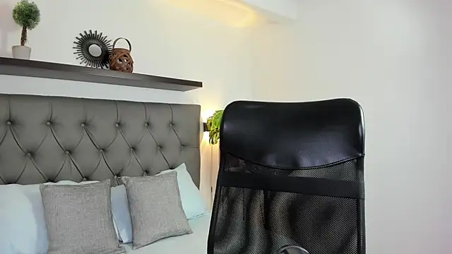 nataly rodri online show from 10-06-25, 07:25