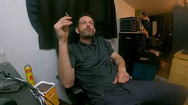 Snapshot of leanjamesdean chatting on 10-20-25, 05:53 leanjamesdean online show from 10-20-25, 05:53