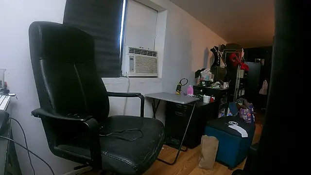 Snapshot of leanjamesdean chatting on 03-05-25, 10:43 leanjamesdean online show from 03-05-25, 10:43