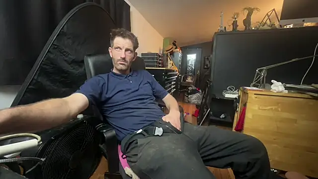 Snapshot of leanjamesdean chatting on 10-08-25, 04:14 leanjamesdean online show from 10-08-25, 04:14