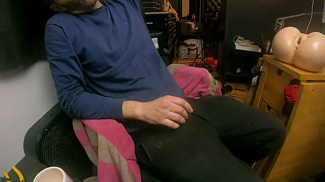 Snapshot of leanjamesdean chatting on 10-13-25, 03:19 leanjamesdean online show from 10-13-25, 03:19