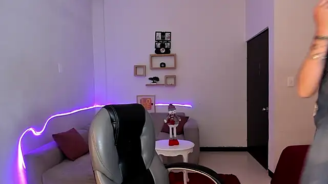 Kristen Garner online show from 11-28-25, 08:31