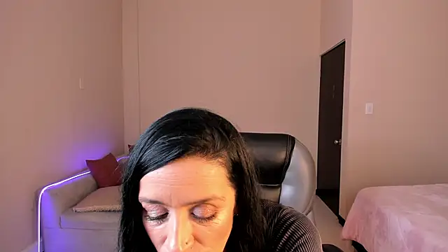 Kristen Garner online show from 05-25-26, 08:18