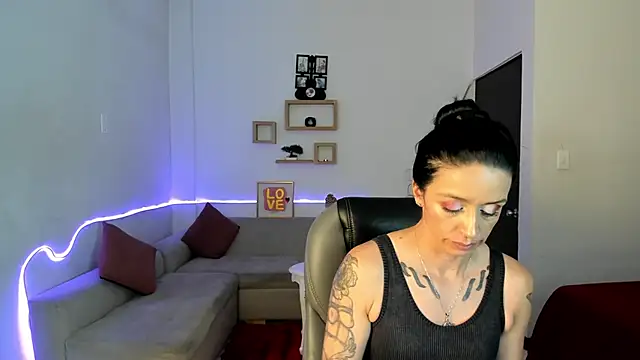 Kristen Garner online show from 11-29-25, 08:31