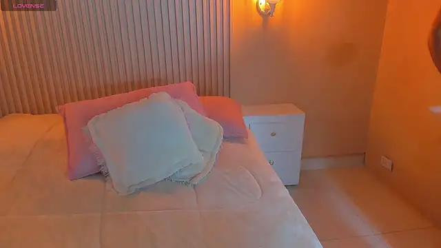 EmilyEvans7 online show from 11-10-25, 06:46