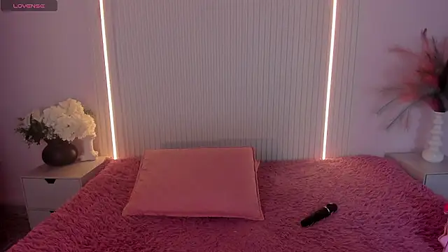 EmilyEvans7 online show from 03-27-26, 10:54