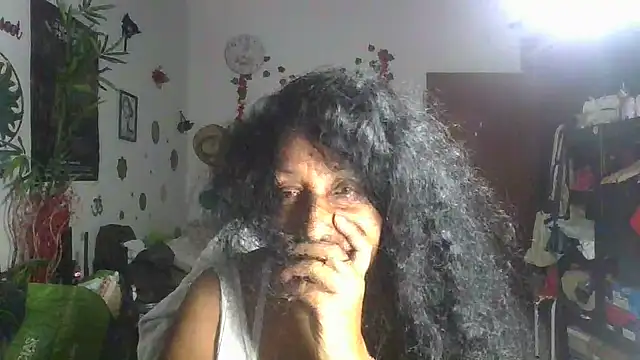 Snapshot of YourWhoreXX chatting on 10-05-25, 10:06 YourWhoreXX online show from 10-05-25, 10:06