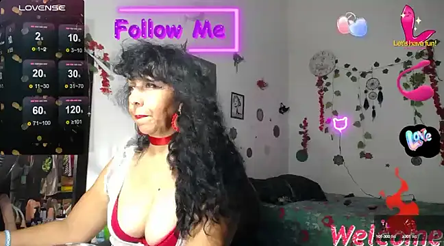 Snapshot of YourWhoreXX chatting on 01-31-25, 12:17 YourWhoreXX online show from 01-31-25, 12:17