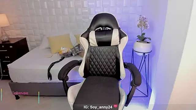 Snapshot of anny_rouse24 chatting on 02-11-26, 02:22 anny rouse24 online show from 02-11-26, 02:22