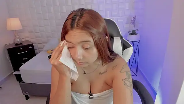 Snapshot of anny_rouse24 chatting on 02-12-26, 02:22 anny rouse24 online show from 02-12-26, 02:22