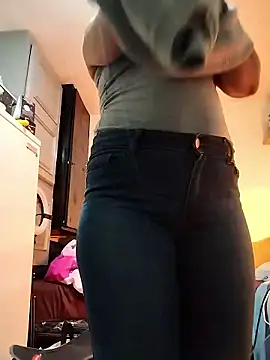 Snapshot of lolo890 chatting on 01-17-26, 05:38 lolo890 online show from 01-17-26, 05:38