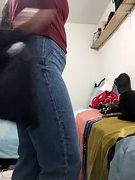 Snapshot of lolo890 chatting on 03-01-26, 07:47 lolo890 online show from 03-01-26, 07:47