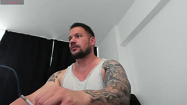Snapshot of musclemonster31 chatting on 09-19-25, 01:37 musclemonster31 online show from 09-19-25, 01:37