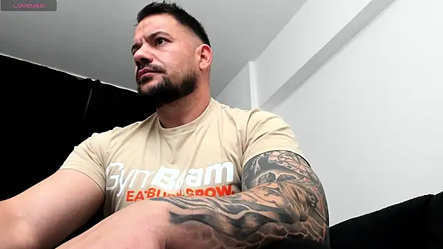 Snapshot of musclemonster31 chatting on 10-16-25, 12:24 musclemonster31 online show from 10-16-25, 12:24
