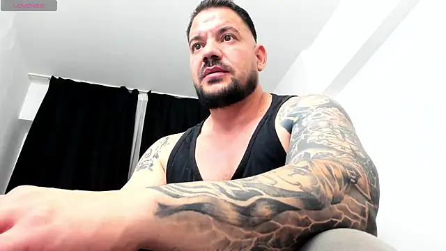 Snapshot of musclemonster31 chatting on 10-14-25, 02:39 musclemonster31 online show from 10-14-25, 02:39