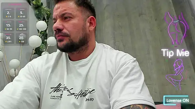 Snapshot of musclemonster31 chatting on 03-15-25, 10:33 musclemonster31 online show from 03-15-25, 10:33