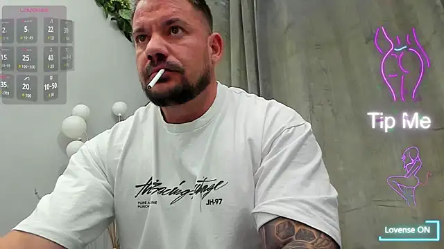 Snapshot of musclemonster31 chatting on 03-21-25, 05:00 musclemonster31 online show from 03-21-25, 05:00