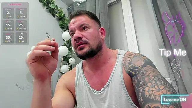 Snapshot of musclemonster31 chatting on 03-09-25, 10:52 musclemonster31 online show from 03-09-25, 10:52