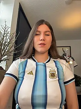 AmelieLaurent  online show from 06-22-26, 06:27