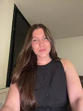 AmelieLaurent  online show from 01-11-26, 04:30