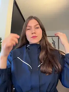 AmelieLaurent  online show from 05-06-26, 01:26