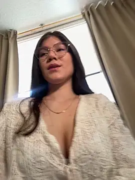 AmelieLaurent  online show from 11-12-25, 03:05