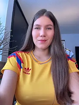 AmelieLaurent  online show from 06-18-26, 03:50