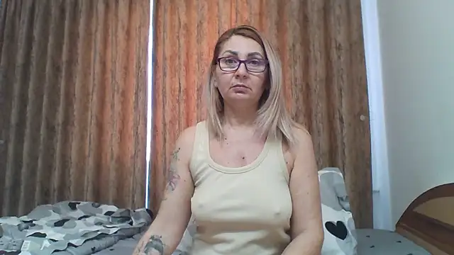 Snapshot of PussyEvely chatting on 03-04-25, 09:29 PussyEvely online show from 03-04-25, 09:29