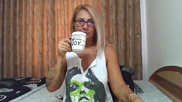 Snapshot of PussyEvely chatting on 09-26-25, 07:59 PussyEvely online show from 09-26-25, 07:59