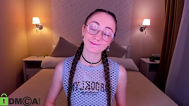 Lexi Split online show from 05-05-26, 01:41