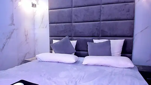 Lexi Split online show from 11-12-25, 01:43