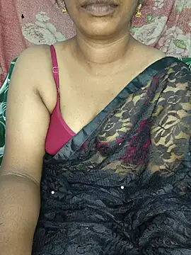 Snapshot of Malluivaniya chatting on 10-16-25, 06:05 Malluivaniya online show from 10-16-25, 06:05
