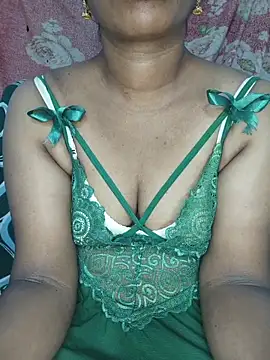 Snapshot of Malluivaniya chatting on 10-15-25, 05:54 Malluivaniya online show from 10-15-25, 05:54
