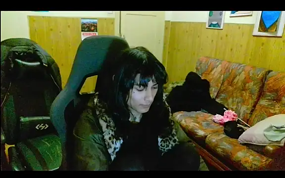 calliemaggotbone online show from 12-18-25, 12:05