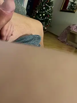 Snapshot of Tommitoo chatting on 12-17-24, 04:23 Tommitoo online show from 12-17-24, 04:23