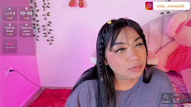 Snapshot of Emily_restrepo chatting on 03-25-26, 05:18 Emily restrepo online show from 03-25-26, 05:18