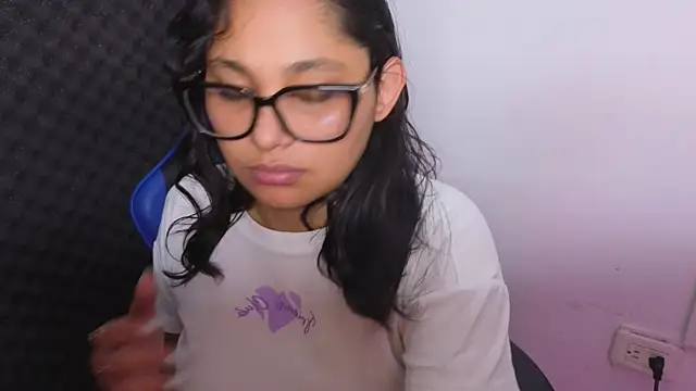 Cuteprincess21 online show from 04-02-26, 07:42