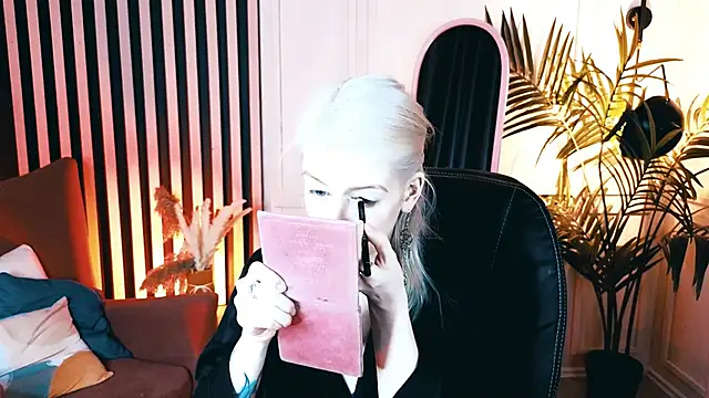 Noah ElmerX online show from 10-14-25, 02:17